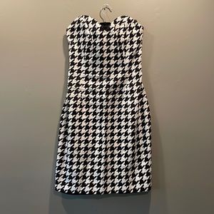 🏁Hound’s Tooth🏁 Tube dress in size 10 but fits like a 4 or 6